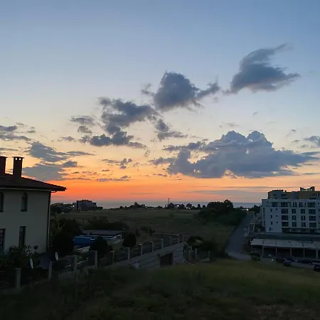 Апартамент Skyline *