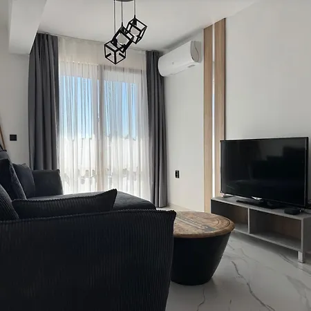 Апартамент Skyline Синеморец