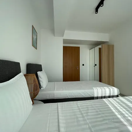 Skyline Apartment *