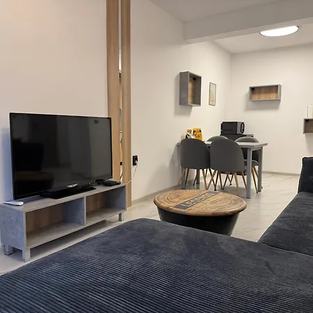 Skyline Apartment *